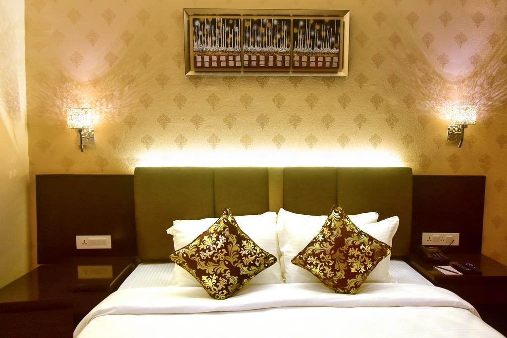 The Fern Residency Kolkata Hotel Exterior photo